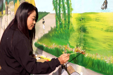 रङमार्फत थारु संस्कृति जोगाउँदै सोमिना