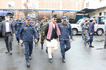 कानुन कार्यान्वयनमा दह्रोसँग उभिन सुरक्षाकर्मीहरूलाई गृहमन्त्री गुरुङको निर्देशन