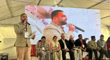 'बालेनलाई देखेपछि हाम्रा नेताले चिटचिट पसिना काढ्छन्'