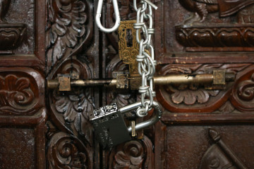 एन्फा मुख्यालयमा खेलाडी संघले लगायो ताला