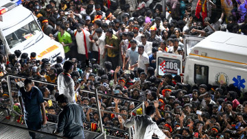 अभिनेता थलापति विजयको राजनीतिक र्‍यालीमा भागदौड मच्चिँदा ३८ जनाको मृत्यु