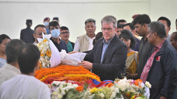 नेम्वाङलाई अमेरिकी राजदूत थम्पसनले दिए अन्तिम श्रद्धाञ्जली 