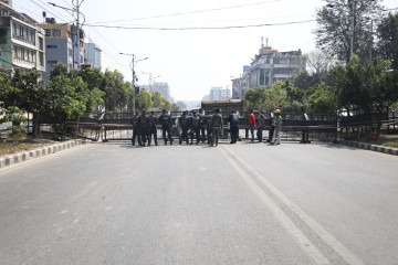 राजतन्त्रपक्षधरहरूको प्रदर्शनमा झडप, प्रहरीले प्रहार गर्‍यो अश्रुग्यास