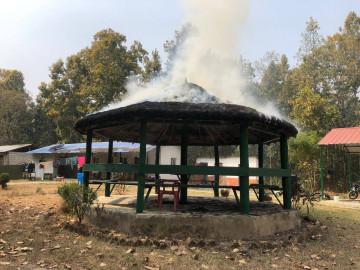 मकवानपुरमा हात्तीले महिला घाइते बनाएपछि निकुञ्जको सेक्टर कार्यालयमा तोडफोड