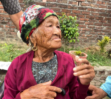 तिलोत्तमामा १०८ वर्षीया टोपलीले गरिन् मतदान