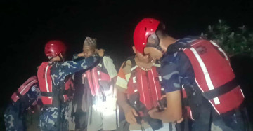 राप्ती नदीमा फसेका तीन जनाको सकुशल उद्धार