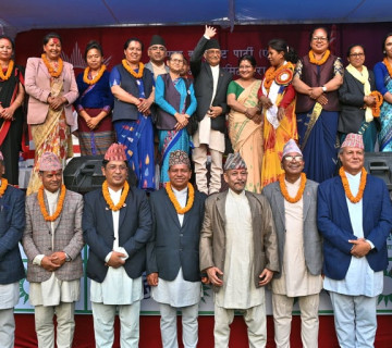 एमालेको अन्तिम चुनावी सभामा ओलीको फोटोसेसन र स्थापितको माफीनामा
