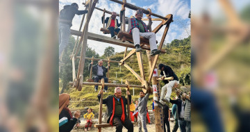 लमजुङ पुगेर एमाले उपाध्यक्षहरुले लगाए चर्खेपिङमा तीन फन्को (भिडियो)