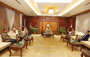 प्रधानमन्त्रीलाई भेट्न एमालेका शीर्ष नेता बालुवाटारमा