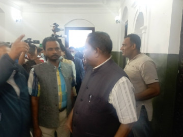 बन्दसूची लिएर जसपा अध्यक्ष उपेन्द्र यादव निर्वाचन आयोगमा