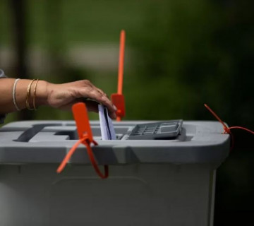 २००४ सालको पहिलो नगर चुनावमा अघिल्लै दिन मतदाताको हातमा परेको थियो मतपत्र