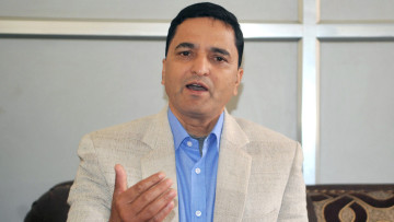 माओवादीमा जान लागेका एसका नेताहरूलाई एमालेमा फर्किन भट्टराईको आग्रह, भने– आउनुहोस् कमरेडहरू हातेमालो गरौँ