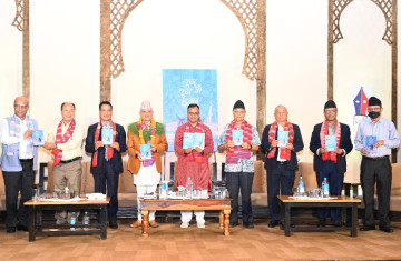 कविता संग्रह 'युद्ध, युद्ध नै हुन्छ' लिएर आए युवराज अधिकारी