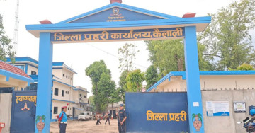 धनगढीमा झडप नियन्त्रण गर्न हवाइ फायर, एसपीको गाडीमा ढुंगा प्रहार