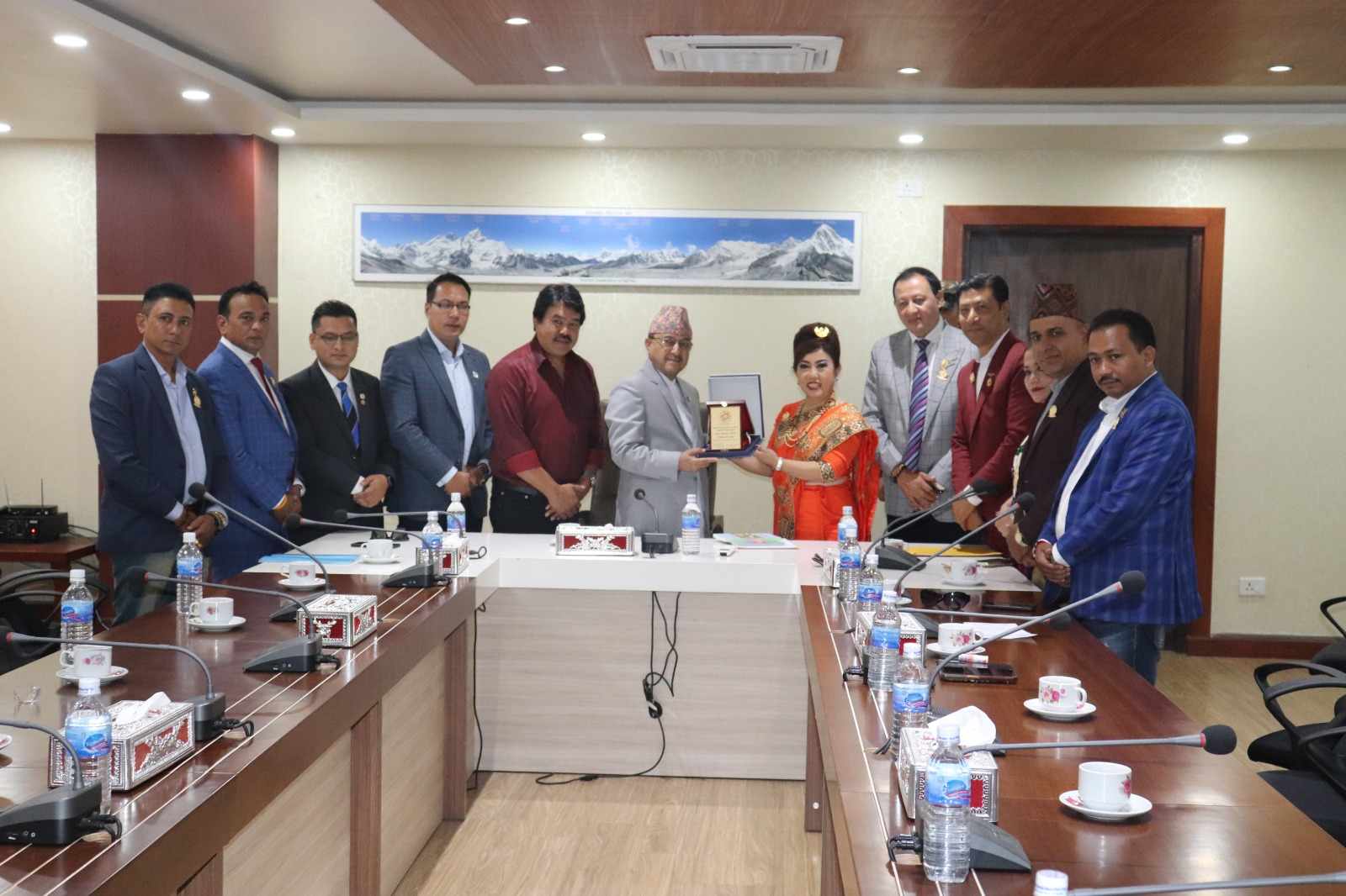 थाइल्यान्ड र म्यानमारमा रहेका नेपालीभाषीका प्रतिनिधिले भेटे उपप्रधानमन्त्री खड्का