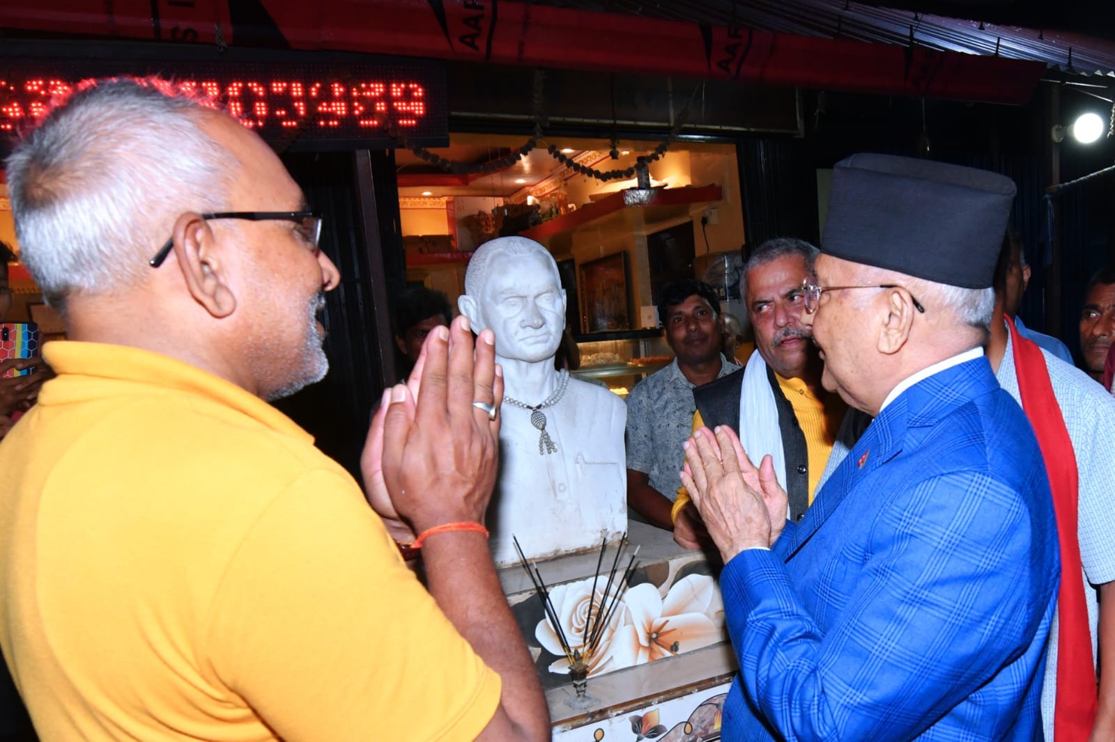 बरमझियाकाे पेडा पसलमा केपी ओली पुगेपछि...