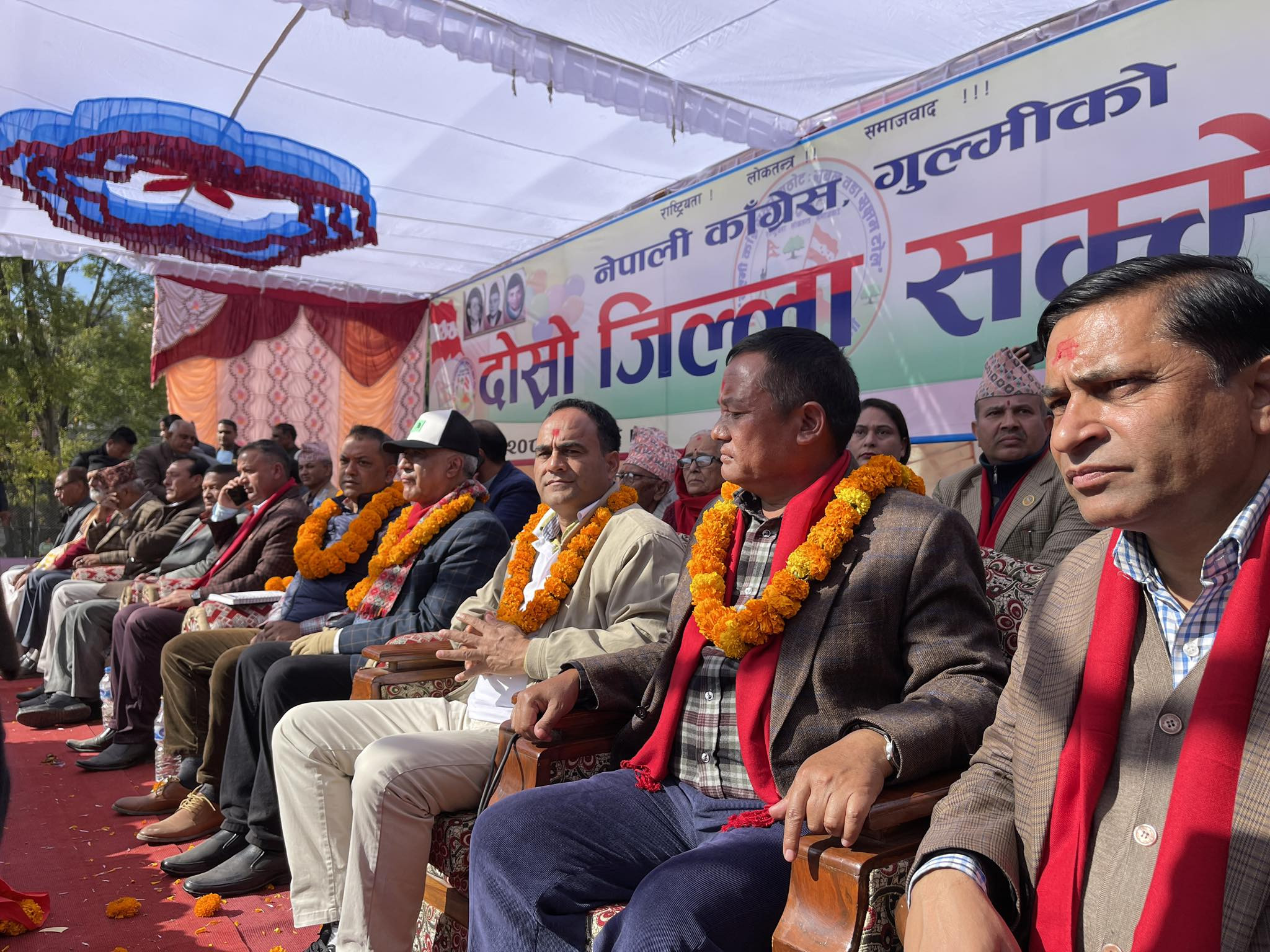कांग्रेस नेताहरू भन्छन्– व्यवस्था हैन नेतृत्व फेर्नुपर्छ