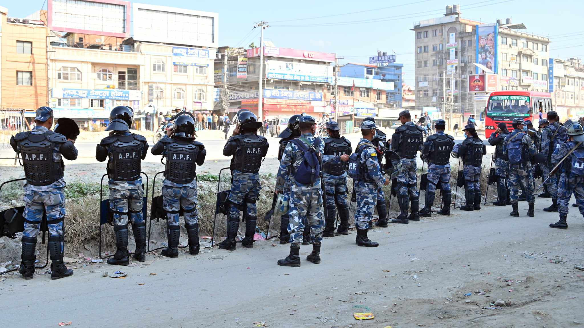 काठमाडाैंका खाली सडकमा व्यापक प्रहरी परिचालन (तस्वीरहरू)