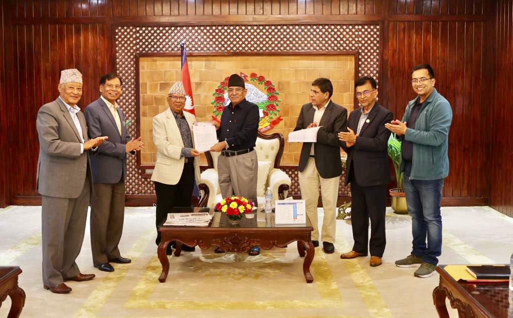 देश आर्थिक संकटमा फसेको भन्दै नेकपा एसले प्रधानमन्त्रीलाई बुझायो ज्ञापनपत्र