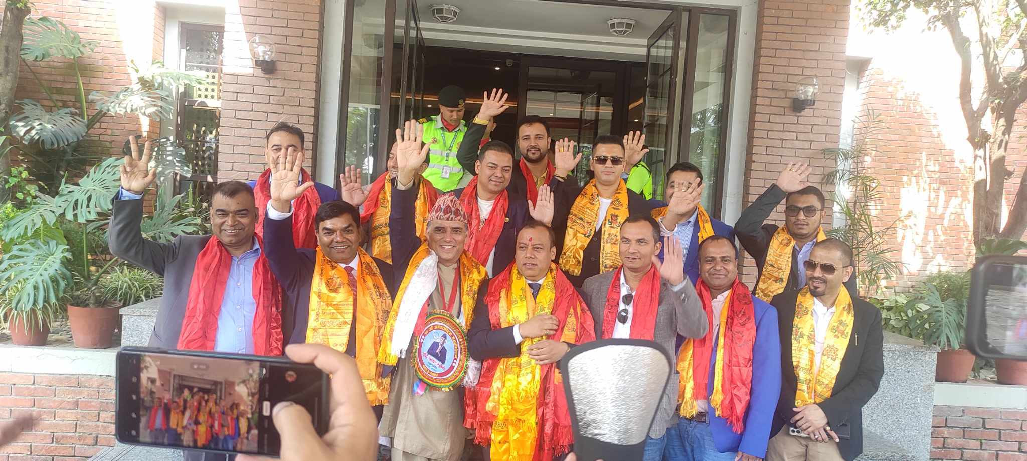 एनआरएनए अध्यक्षमा महेश श्रेष्ठकाे उम्मेदवारी दर्ता