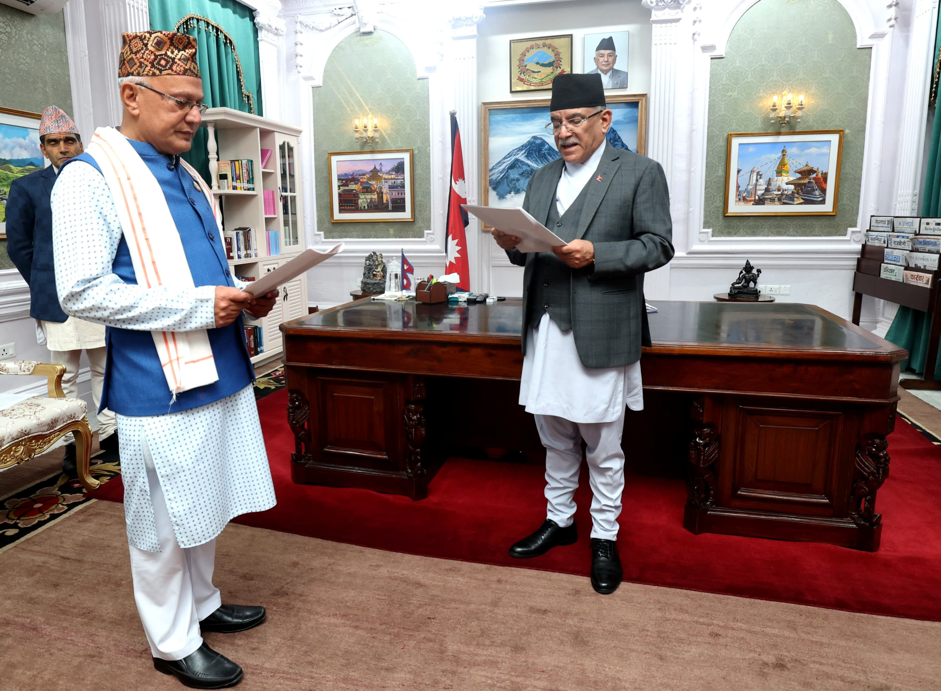 नवनियुक्त राज्यमन्त्रीले लिए शपथ 