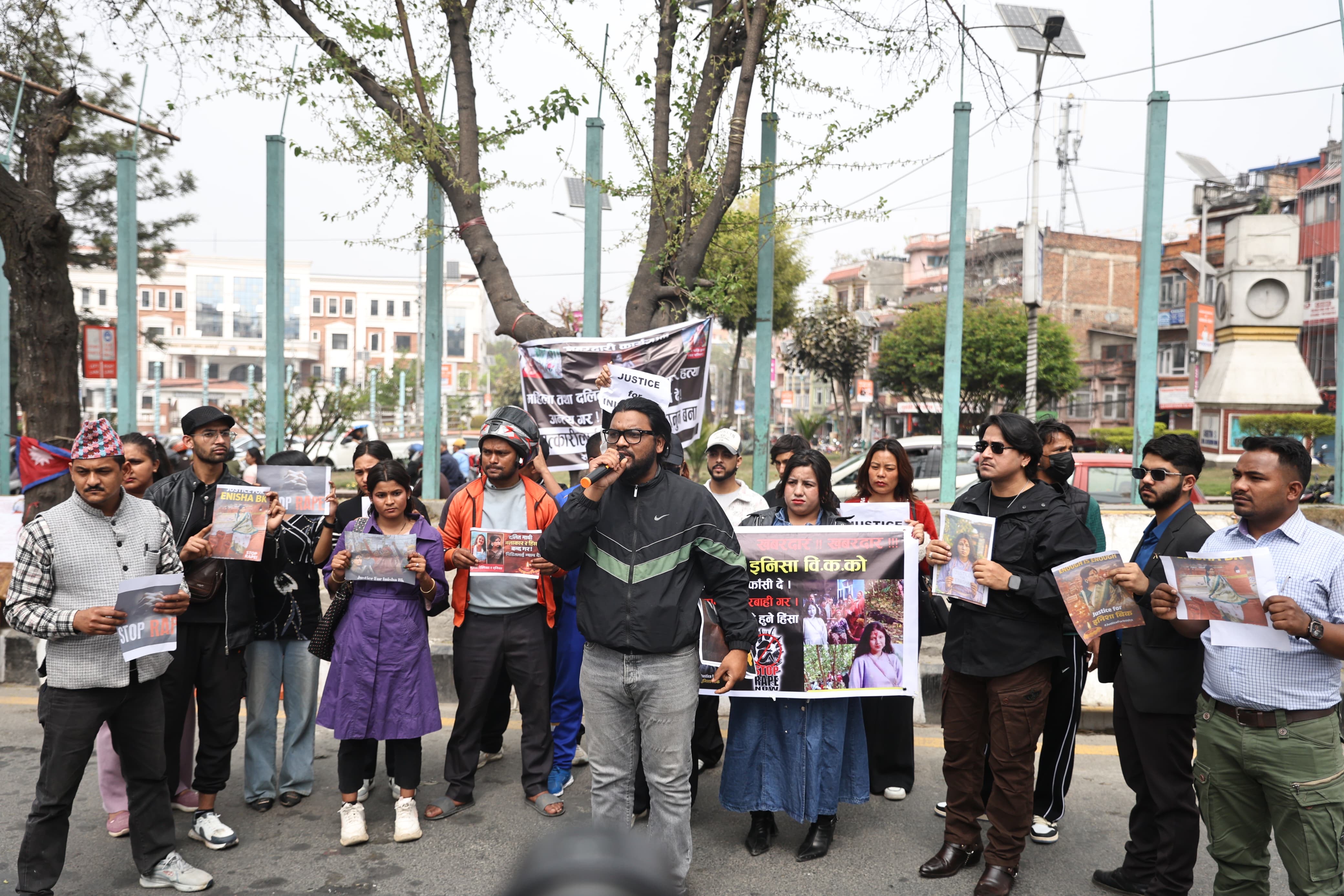 इनिशालाई न्याय माग गर्दै माइतीघरमा प्रदर्शन (तस्वीरहरू)