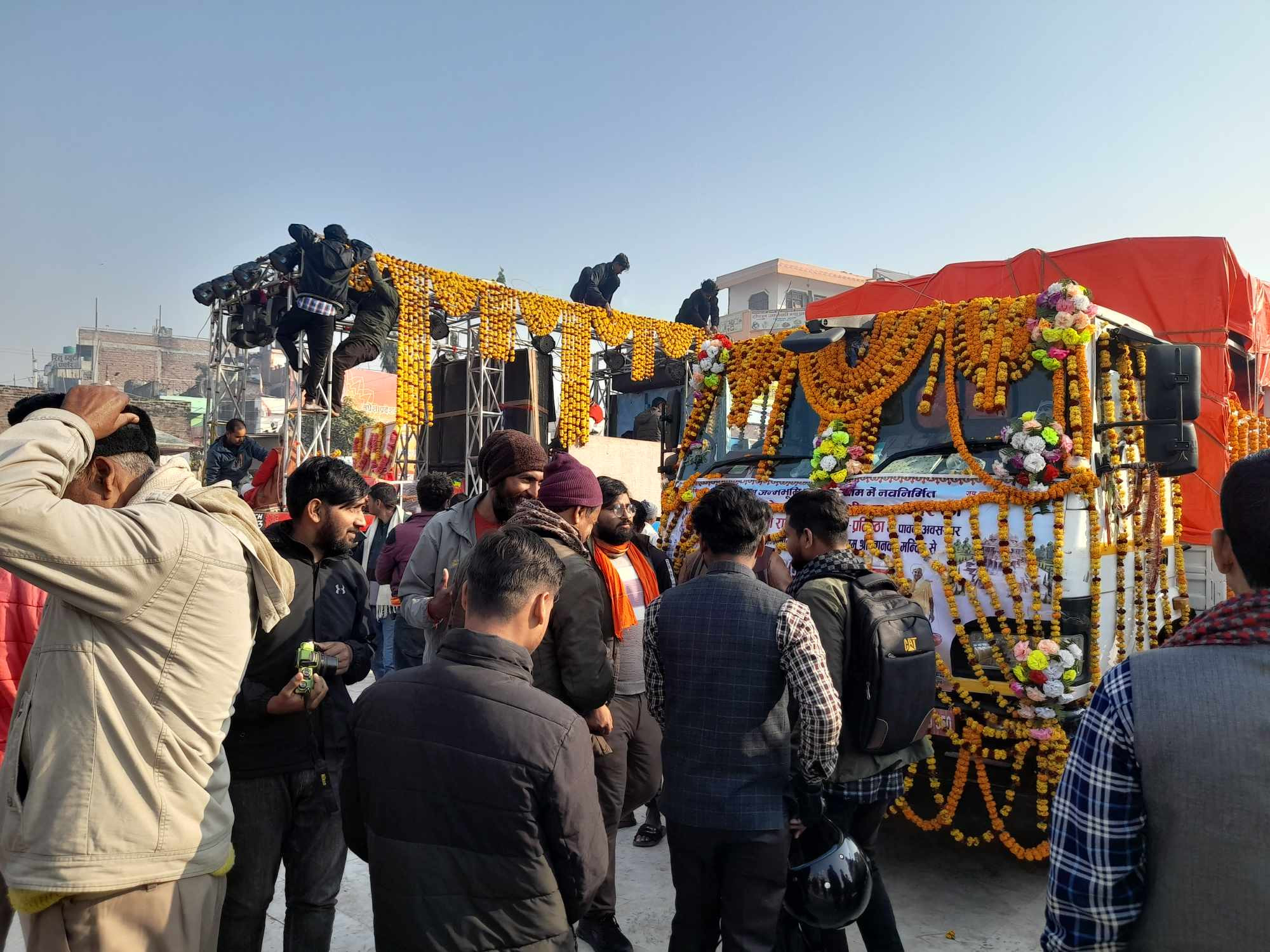 यसरी पठाइँदै छ अयाेध्याकाे राम मन्दिरका लागि जनकपुरबाट भार (फोटो फिचर)