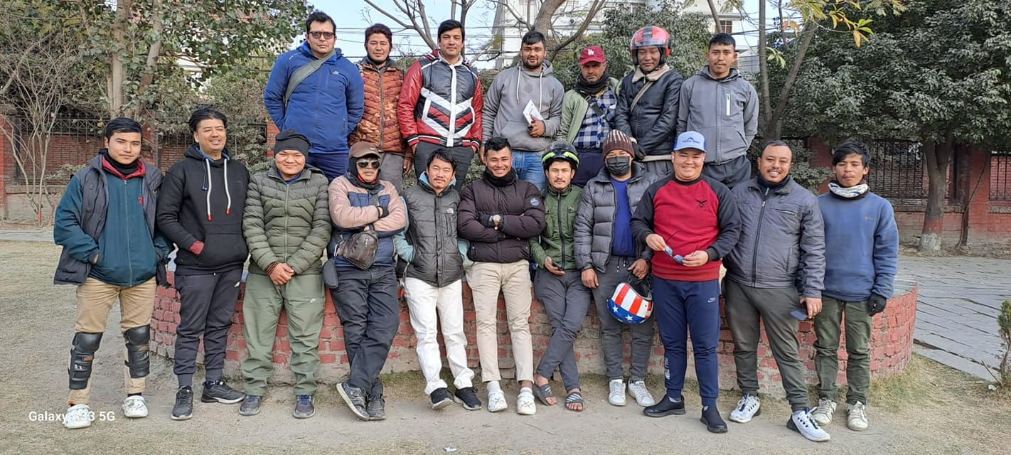 पठाओ- इन्ड्राइभ राइडरहरू संगठित , संस्थाको तदर्थ समितिमा काे छन् ?