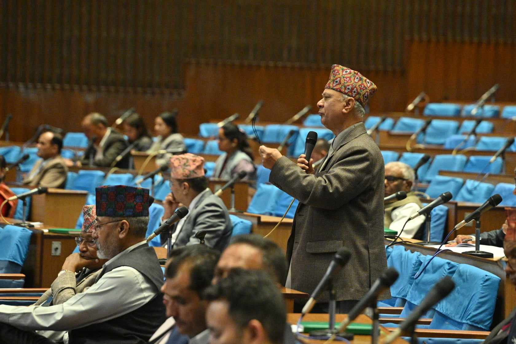 सरकारले भारतीय ट्रकमाथि तत्काल निगरानी राख्नुपर्छः एमाले सांसद पन्त