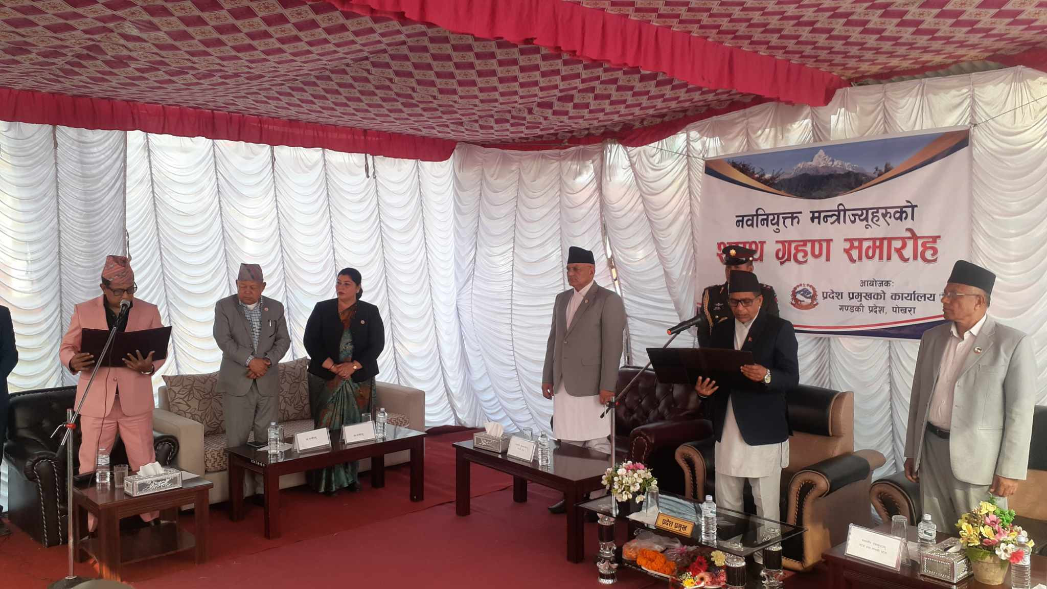 मनाङेले लिए मन्त्रीको शपथ