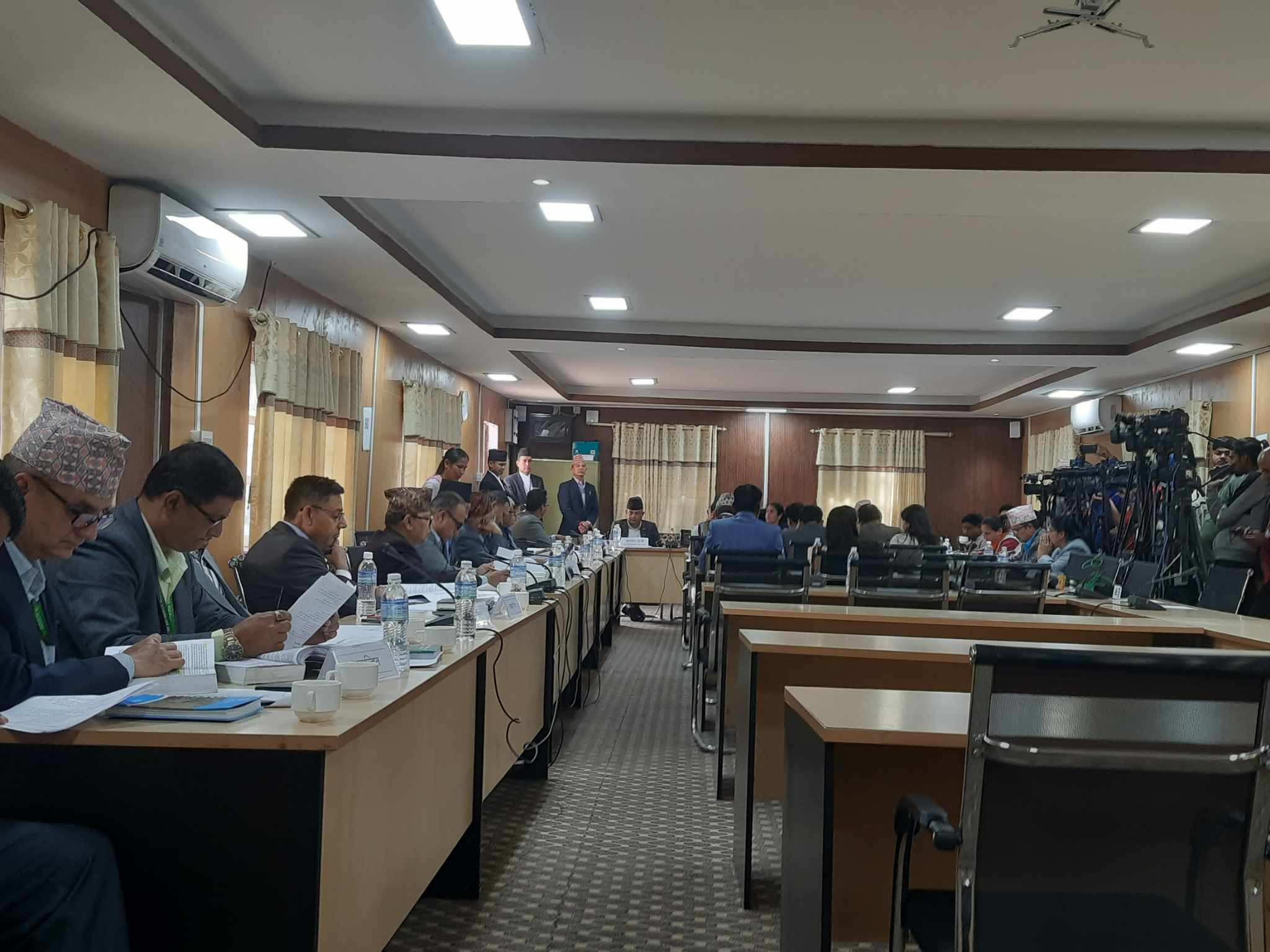 कानुन समितिको सक्रियताः विधेयकमा छलफल गर्न एकै दिन पाँच मन्त्रालयसँग छलफल