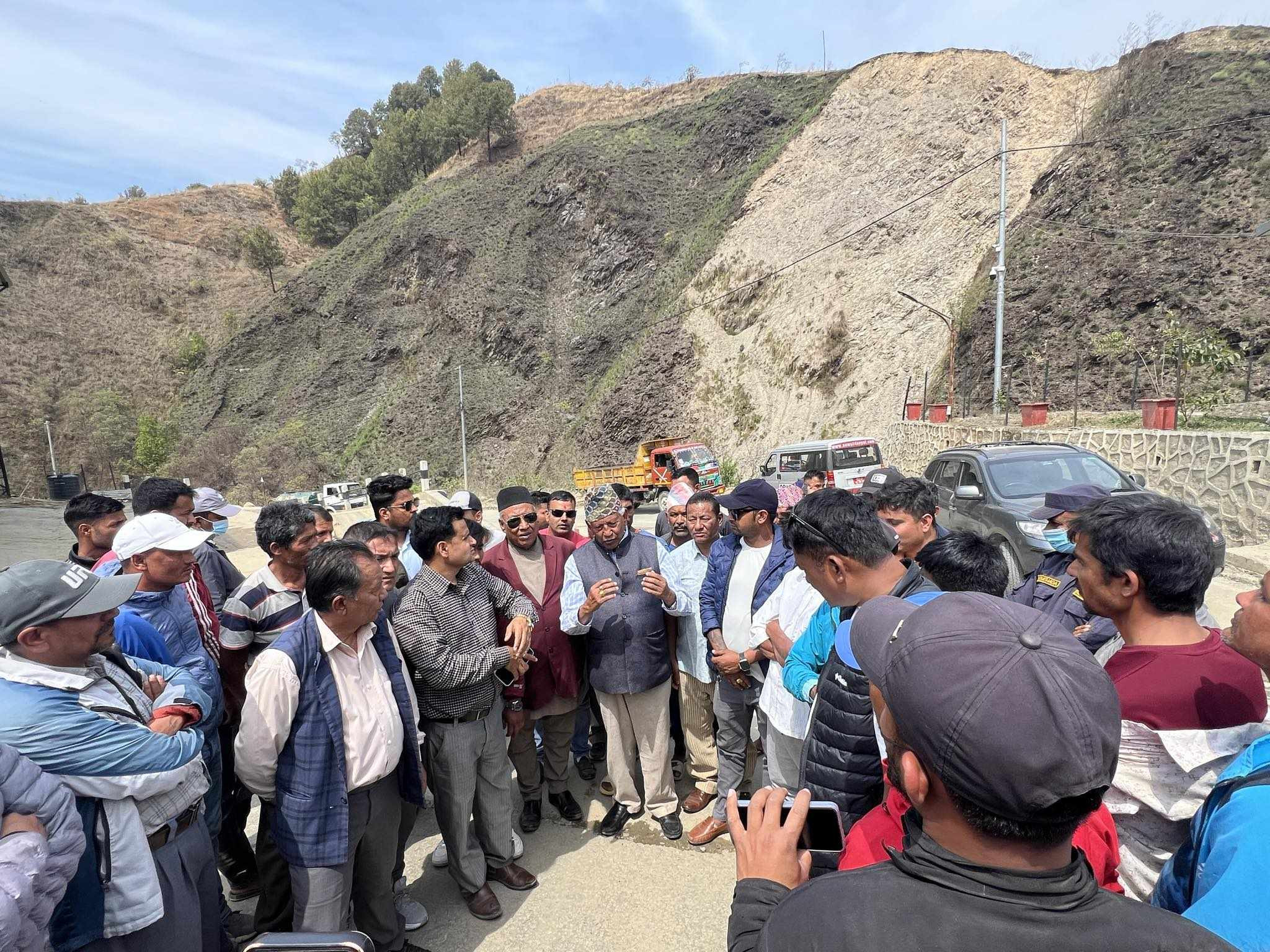 बञ्चरेडाँडावासीको आन्दोलनमा कांग्रेस नेता केसीको ‍ऐक्यबद्धता