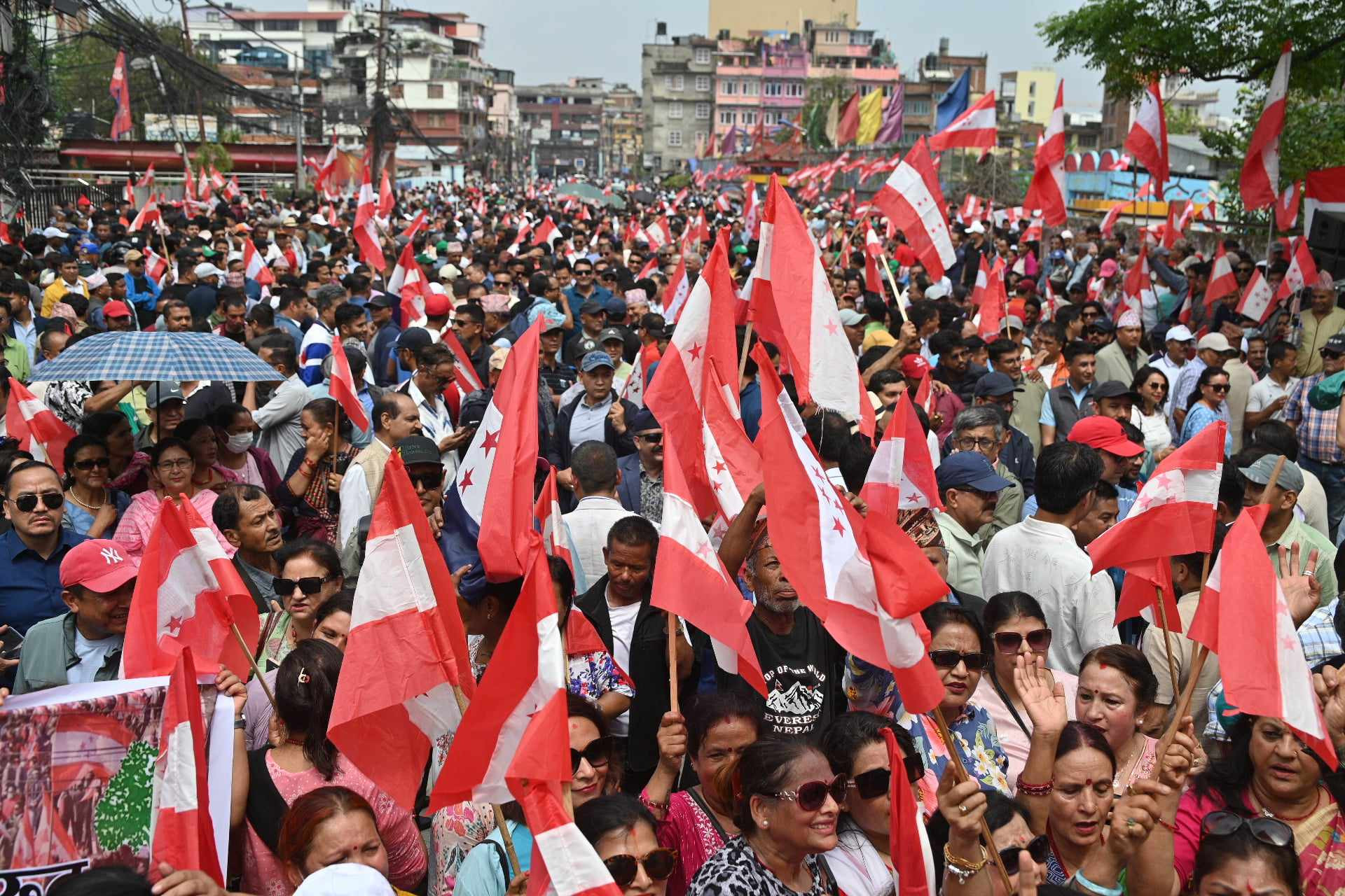 सरकारविरुद्ध सडकमा उत्रियाे कांग्रेस (तस्वीरहरू)