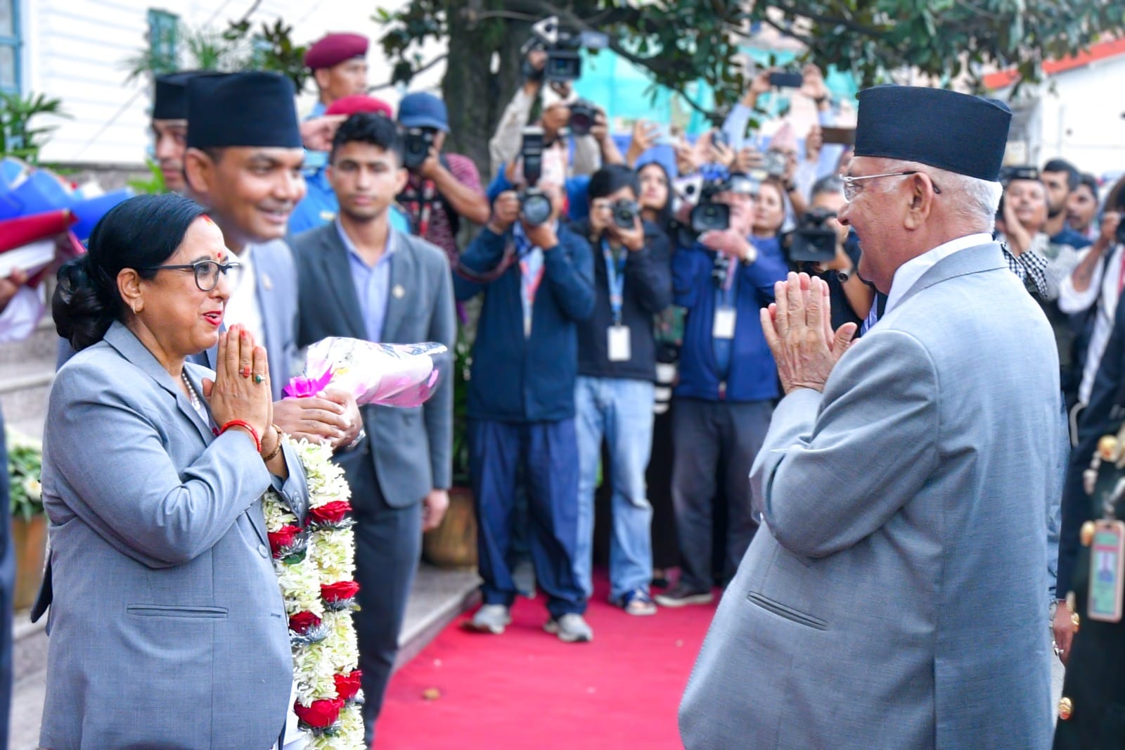 पहिलो महिला मुख्यसचिव बनेकी गड्ताैलालाई प्रधानमन्त्रीको बधाई