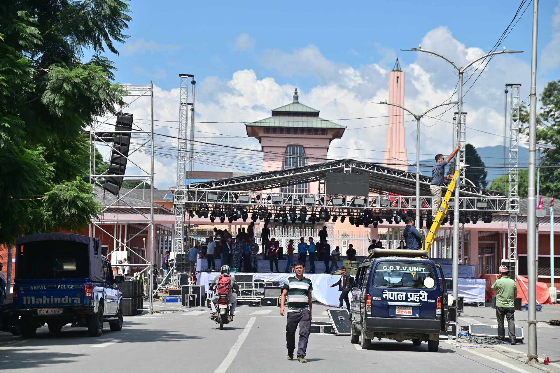 दरबारमार्ग ठप्प (फोटो फिचर)