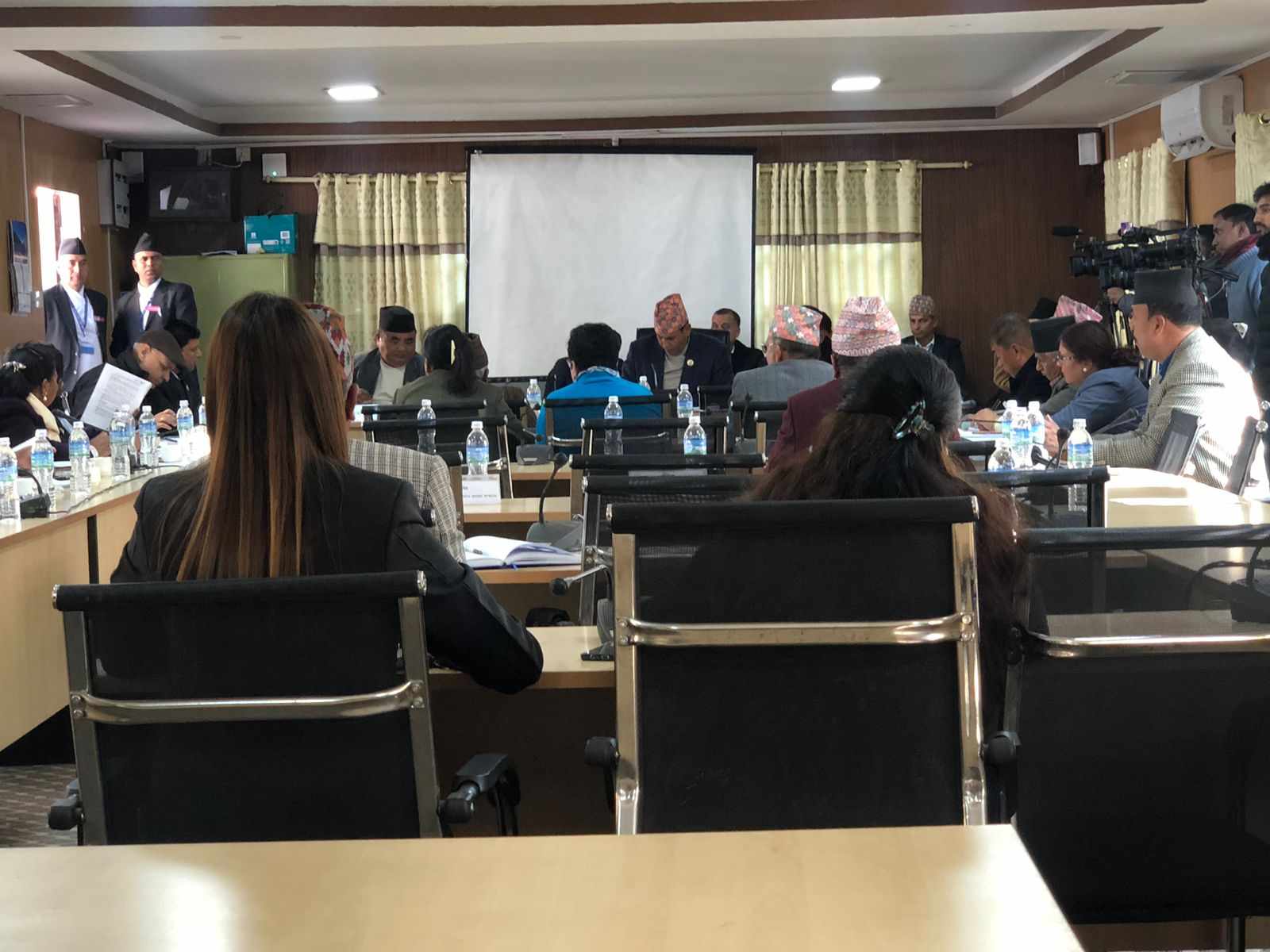 निजामती कर्मचारीको उमेरहद ६३ वर्ष गर्न एमालेको प्रस्ताव 