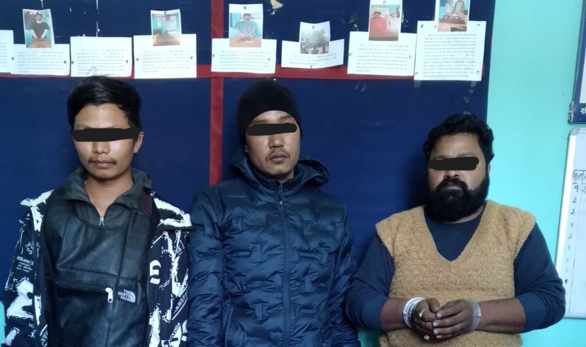 नागढुङ्गाबाट खैरो हेरोइनसहित तीन जना पक्राउ 