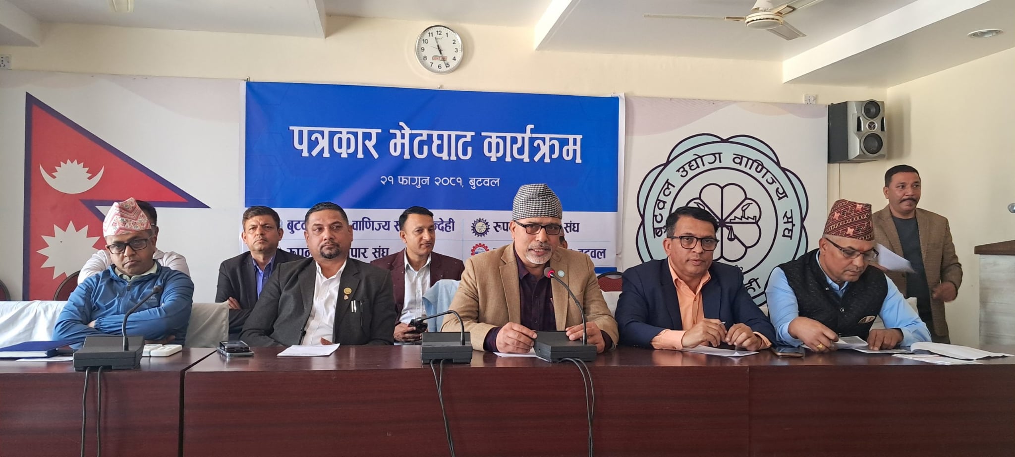 बुटवलमा विज्ञापन कर खारेज गर्न व्यवसायीहरूको माग
