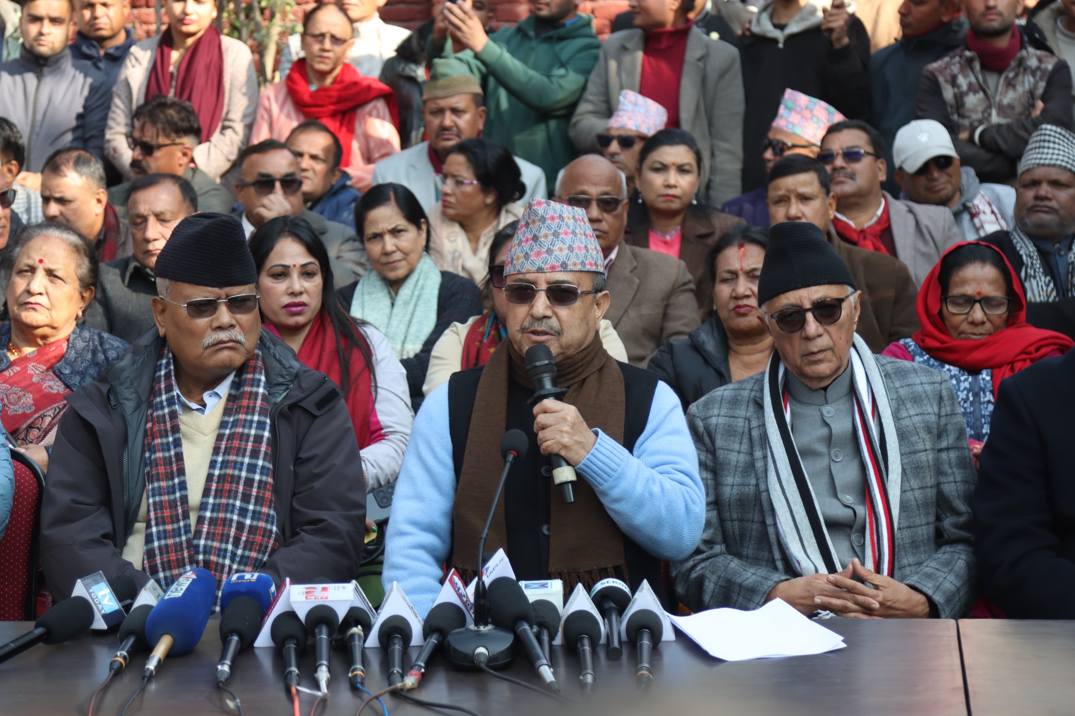 पूर्णबहादुरले डाक्टर'साप केही बोल्नुहुन्छ भन्दा शेखरले खोलेनन् मुख