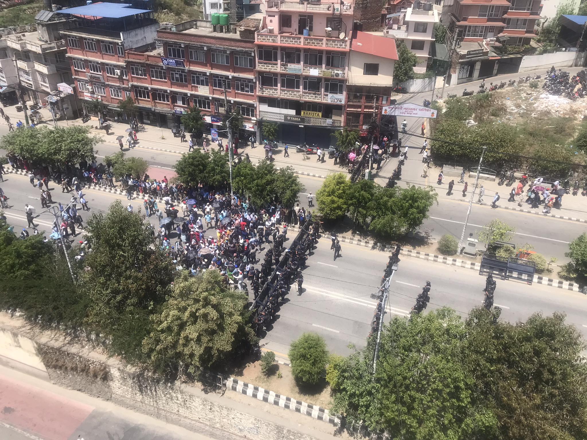 निषेधित क्षेत्र तोड्ने प्रयासमा शिक्षकहरू