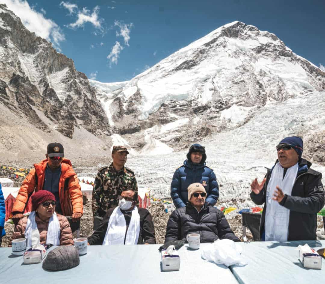 विश्वप्रकाशको संयोजनमा सगरमाथा बेसक्याम्पमा विशेष संवाद 