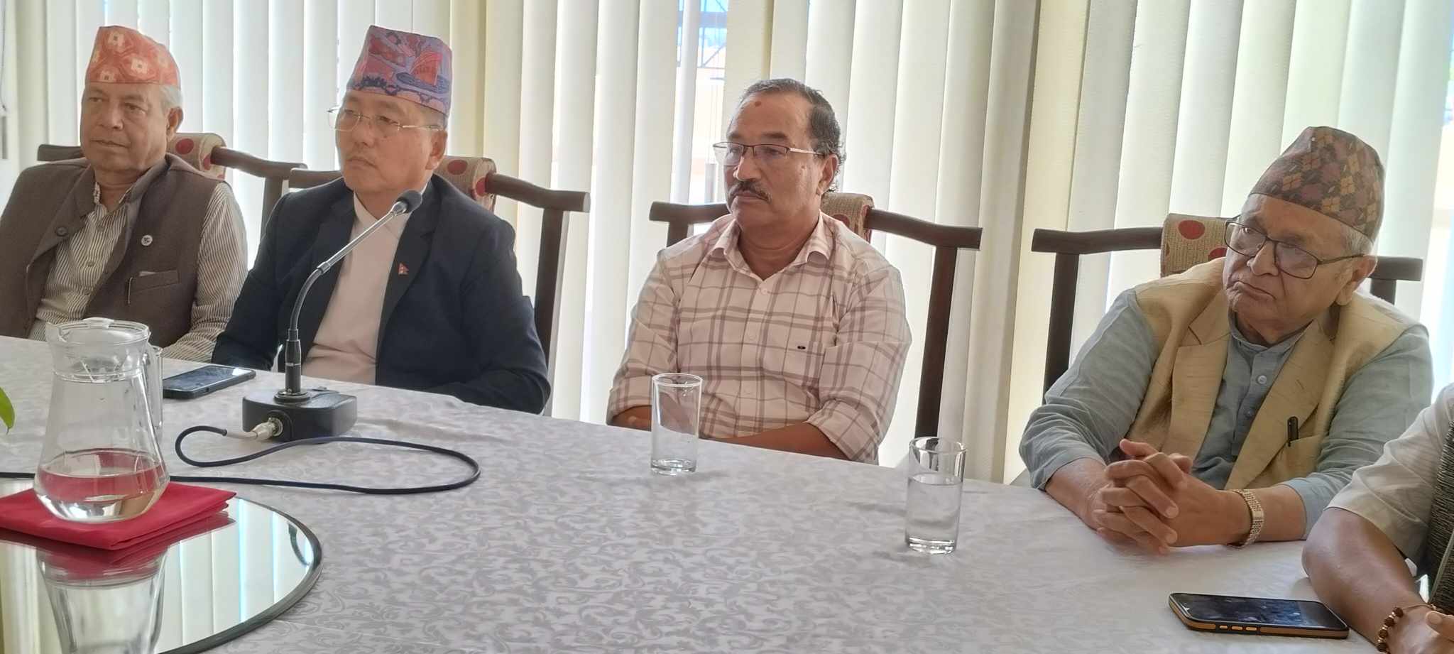 राजावादी नेताहरूले भने – प्रधानमन्त्री नै भड्काउमा लागे पनि हाम्राे आन्दोलन शान्तिपूर्ण हुन्छ