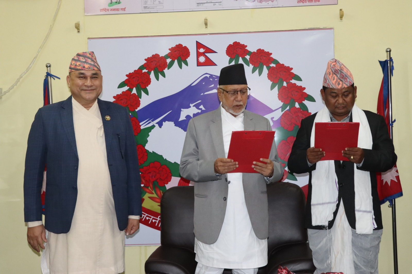 सुदूरपश्चिमका नवनियुक्त मन्त्री चौधरीले लिए शपथ  