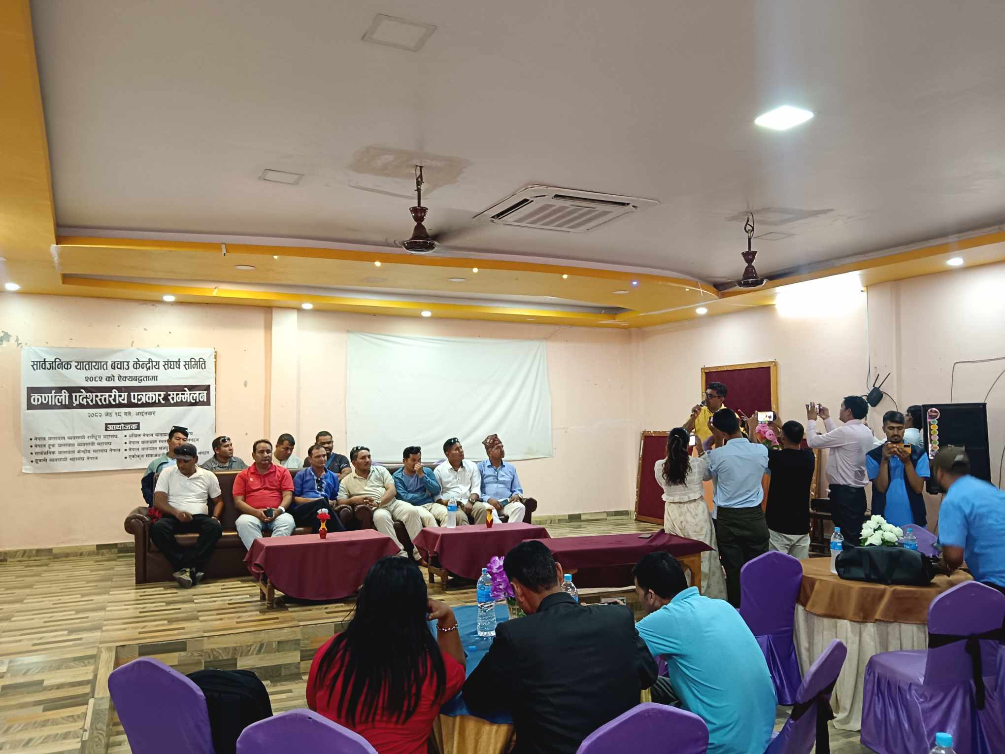 सातबुँदे मागसहित हडतालमा उत्रिए कर्णालीका यातायात व्यवसायी