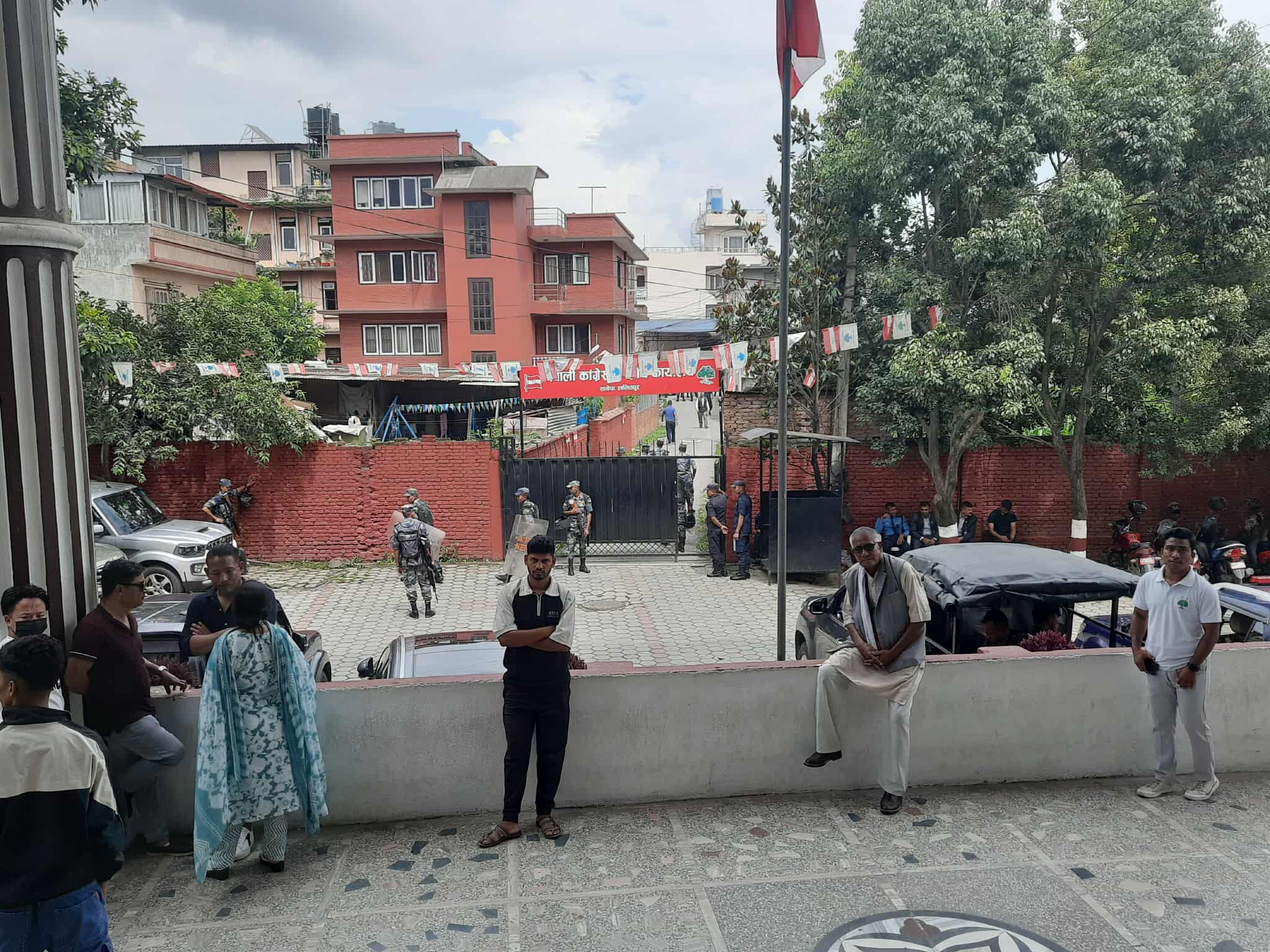 केन्द्रीय समिति बैठक सुरु हुनैलाग्दा कांग्रेस मुख्यालयमा किन भयो नाराबाजी ?