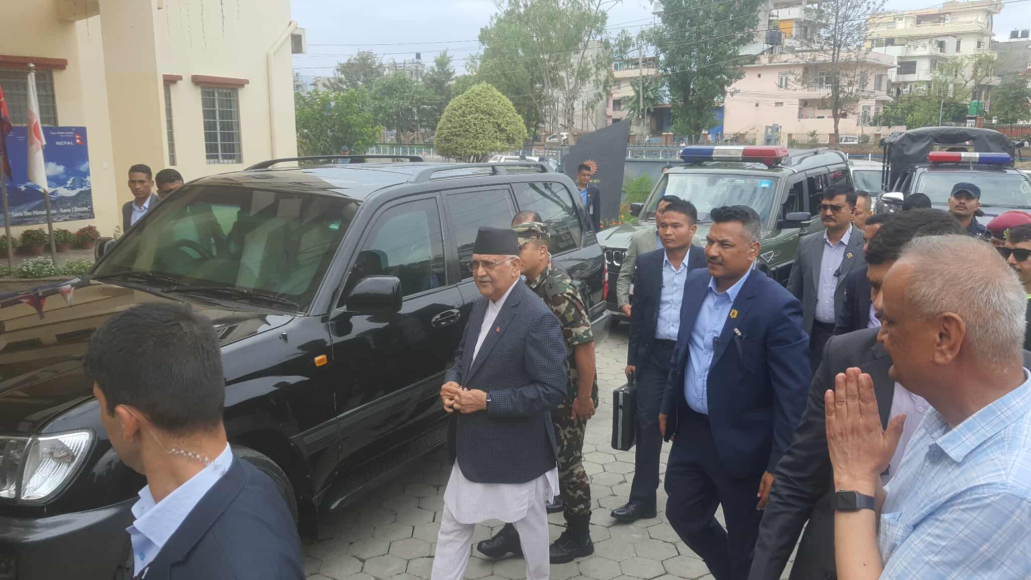 ओली पनि पुगे च्यासल, विद्या भण्डारीसँग भेटवार्ता हुँदै