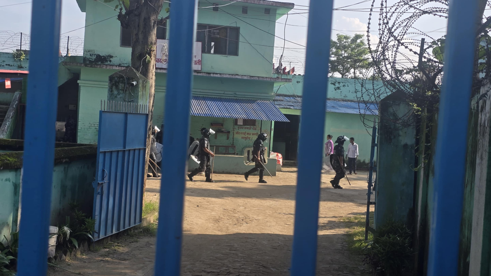 कैलाली कारागारमा हतियारधारी प्रहरीको प्रवेश, मानवअधिकारकर्मी पनि सँगसँगै