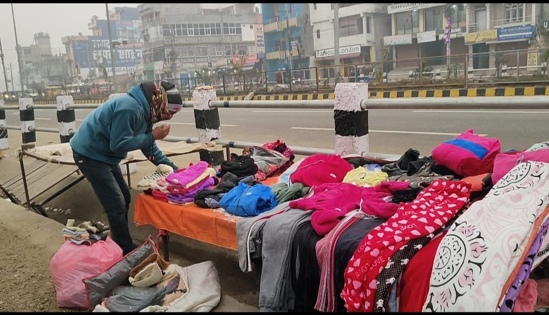 फुटपाथ व्यवसायीका कारण कुरुप बन्दै जितपुर