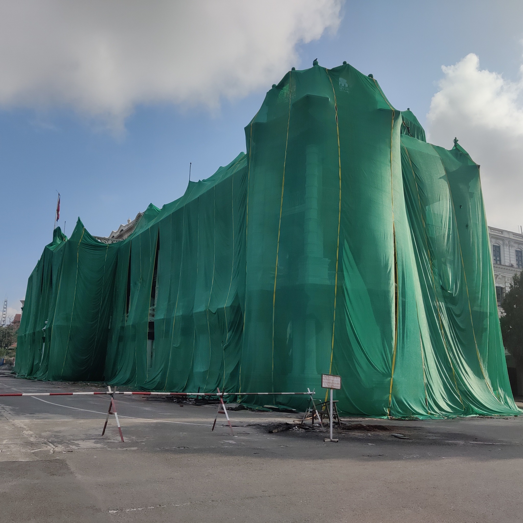 दाताले पत्याएनन् सरकारको ‘पुनर्निमाण कोष’, सिंहदरबारसहितका संरचना कसरी ठडिएलान् ?