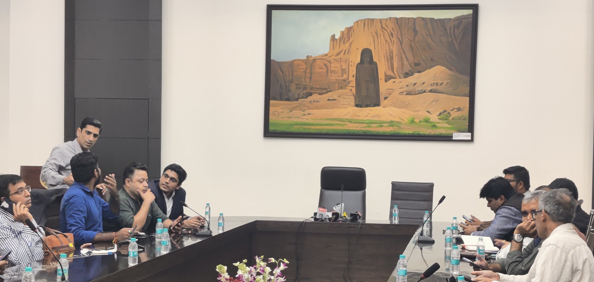 भारतमा तालिबान विदेशमन्त्रीले बुद्ध प्रतिमा पृष्ठभूमिमा राखेर गरे पत्रकार सम्मेलन, महिला निषेध